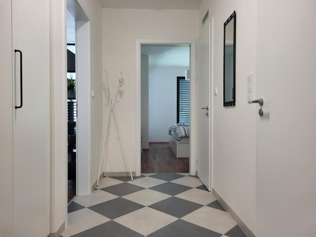 New Apartment In Karlin, Praha 8, Close To Center Екстериор снимка